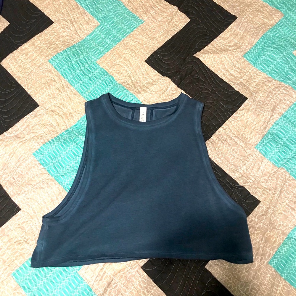 Lululemon muscle love crop tank top. Size 6